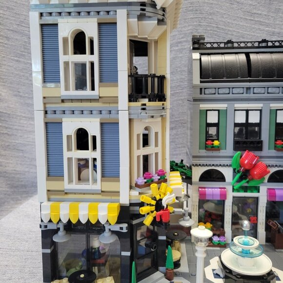 Lego Creator 10255 Assembly Square - Picture 5 of 14